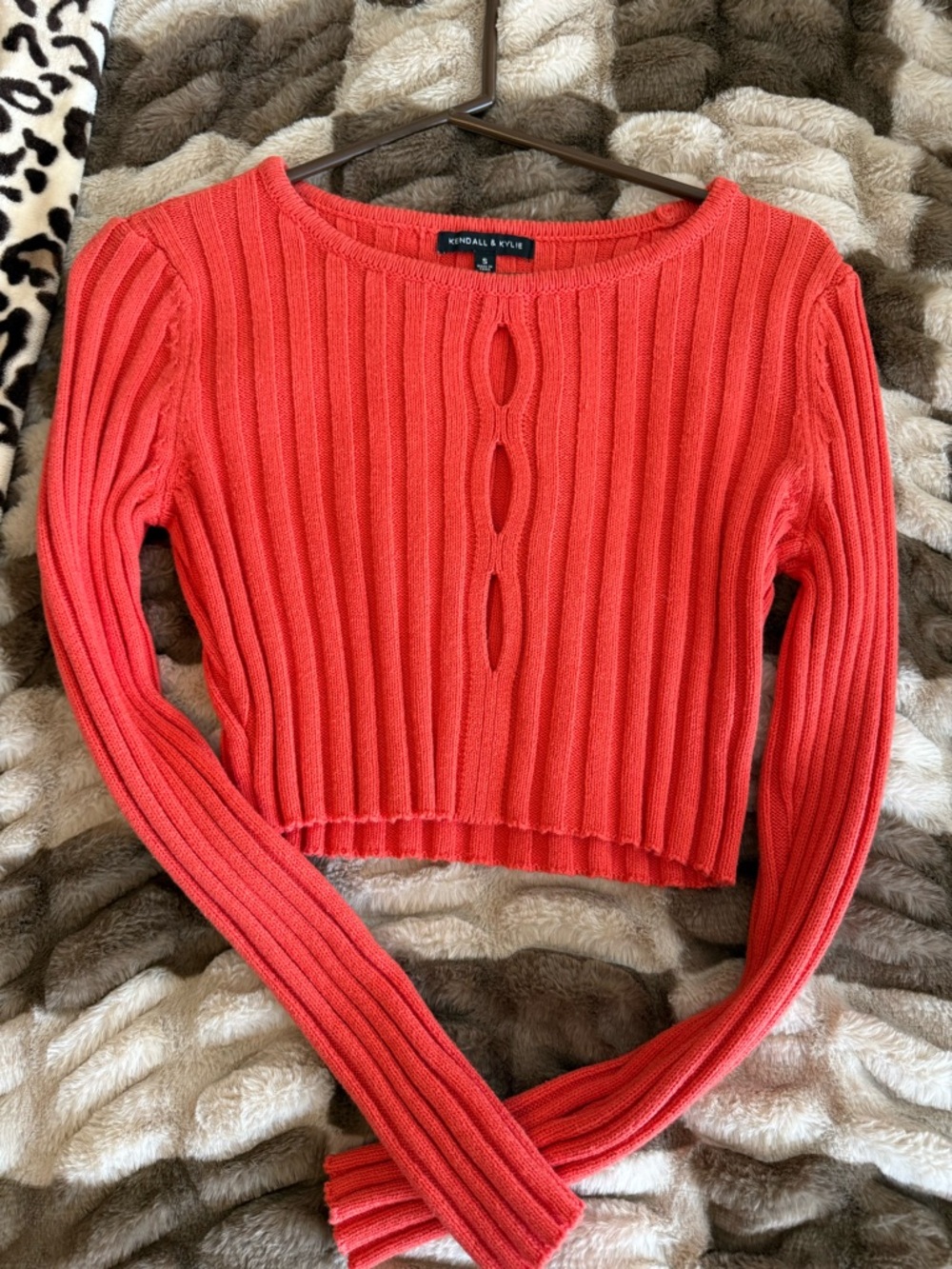 Kendall & Kylie Coral-Red Ribbed Crop Sweater